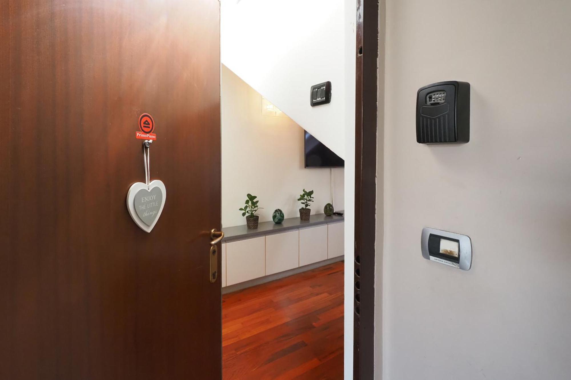 Appartamento Primopiano - Savona 1 Milano Esterno foto